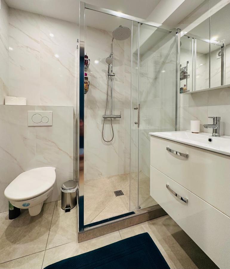 The Nice - 3 Rooms, 3Air Cond, 3Tv, 3Fans, 2 Wc, Wifi Everywhere 5Min Aeroport, Train, Beach, 1Min Tram, 15 Min Centre, Port, Parking Possible 외부 사진